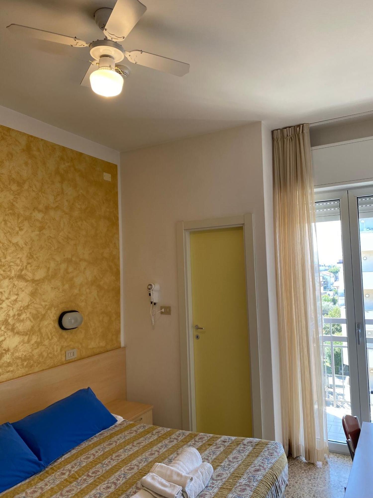 Hotel Loretta Rimini Exteriör bild