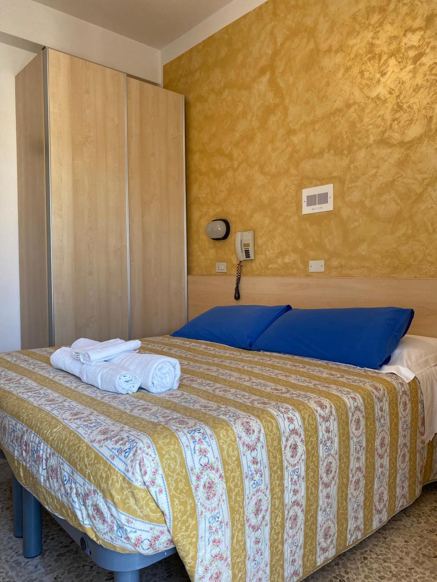 Hotel Loretta Rimini Exteriör bild
