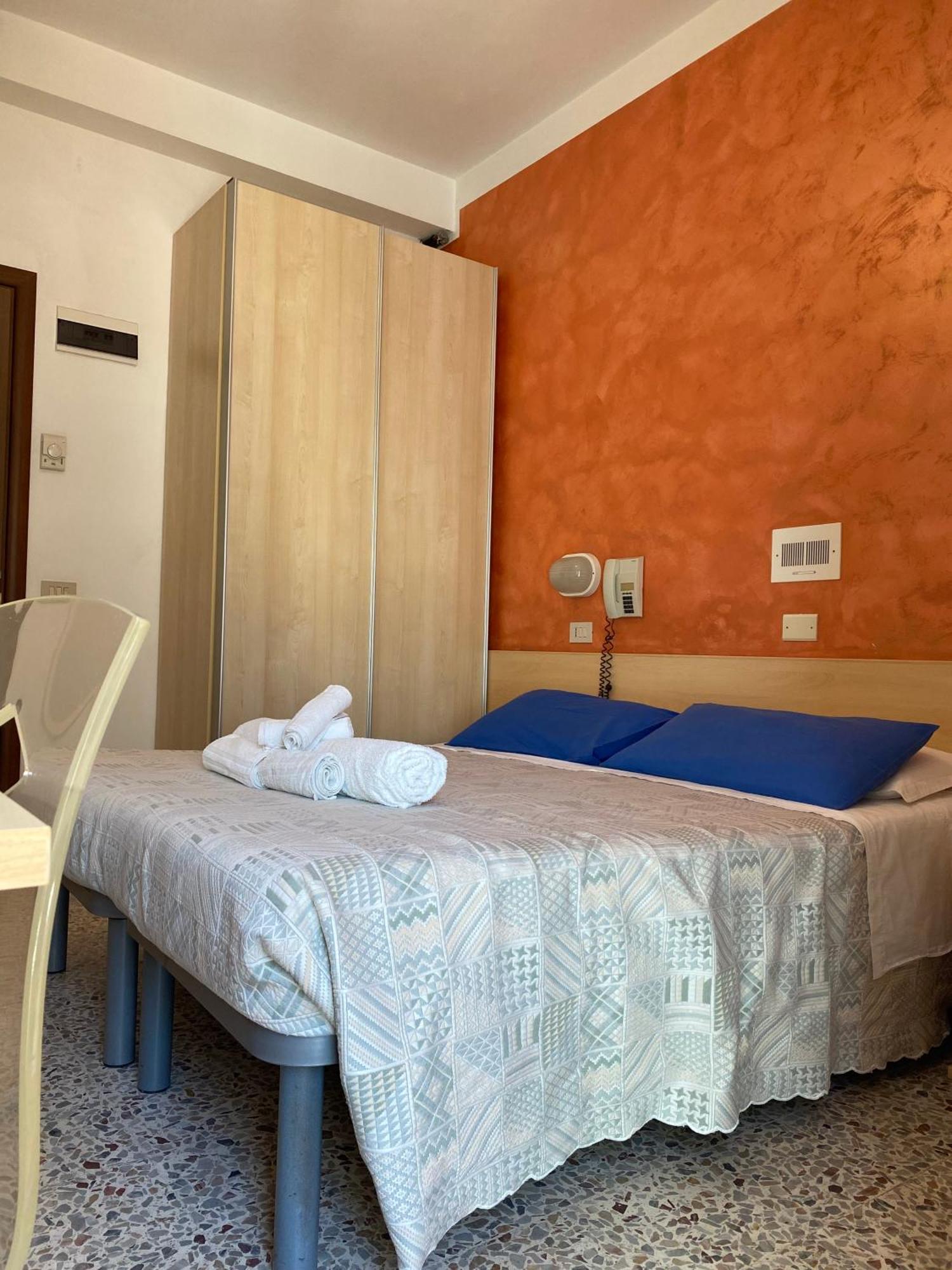 Hotel Loretta Rimini Exteriör bild