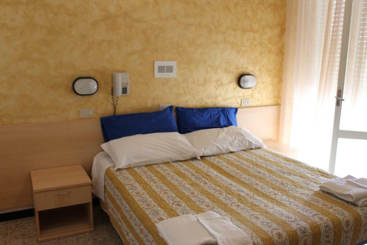 Hotel Loretta Rimini Exteriör bild