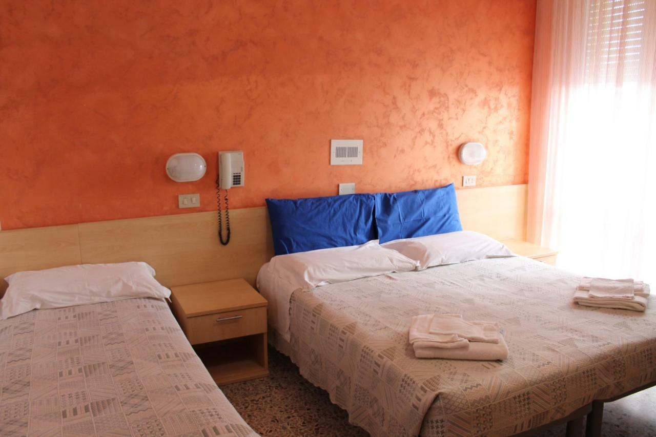 Hotel Loretta Rimini Exteriör bild